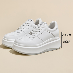 Zapatillas Blancas de Piel Genuina con Punta Redonda - Primavera/Verano 2025 - Zapatos Deportivos con Suela Gruesa - Estilo Moderno con Suela Gruesa - Product Image 6