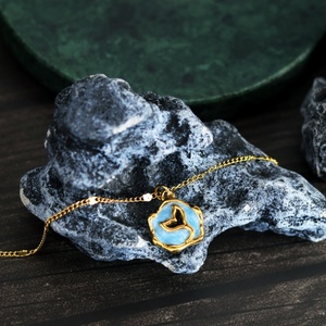 Collier queue de poisson haut de gamme en acier inoxydable, style vintage français, avec goutte d'huile bleue imitation émail, carte irrégulière ajourée, polyvalent - Product Image 3