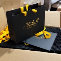 Sacs cadeaux en papier de luxe avec logo personnalisé, impression dorée rose, matériaux recyclés pour la promotion des boutiques haut de gamme et des marques de parfums