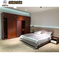 Braunes Schlafzimmer-Möbelset mit Plattformbett Nachttisch Kleiderschrank Schreibtisch Hocker und TV-Schrank für Hotel-Schlafzimmer-Möbelset