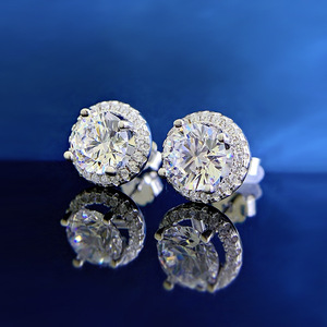 Pendientes de tuerca finos clásicos elegantes para mujer, nueva inserción redonda de taladro completo con circón - Product Image 1