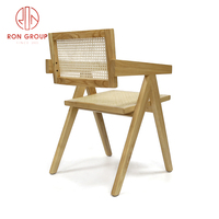 Chaise de salle à manger moderne en bois massif nordique avec accoudoirs, idéale pour café, bar, restaurant, salon et villa