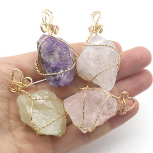Pendentif en cristal naturel <span class=keywords><strong>de</strong></span> guérison en gros, fait main, enveloppé <span class=keywords><strong>de</strong></span> fil doré, pierre brute pour la décoration - Product Image 3