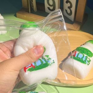 ของเล่นบีบว้าว่าฮ่า แบบยืดหยุ่นช้า กลิ่นนมแคลเซียม ดีไซน์ขวดนม ของเล่นรูปสัตว์สำหรับเด็ก - Product Image 1