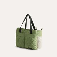 Sac fourre-tout matelassé vert avec poignées en sangle, deux poches avant, sac à bandoulière léger, logo personnalisé, fabricant OEM ODM