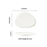 Assiette à dîner en céramique blanche triangulaire irrégulière minimaliste, disponible en plusieurs tailles pour la maison, les cafés et la restauration hôtelière (vente en gros)