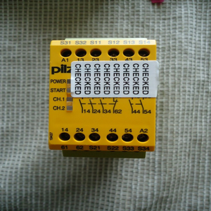 Relais de sécurité Plc X13. Alimentation : 24 Vcc. Automatisation industrielle d'entrepôt, programmation de contrôleur PLC, fabrication en <span class=keywords><strong>France</strong></span> - Product Image 1