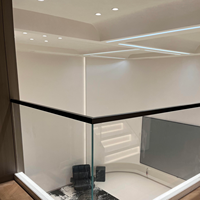 Système de rampe d'escalier en verre sans cadre, minimaliste et moderne, avec base en aluminium et rail supérieur, pour résidence de luxe