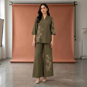 Conjunto de Dos Piezas Verde Oliva para Mujer |   Top bordado con cuello en V y pantalones de pierna ancha - Product Image 1