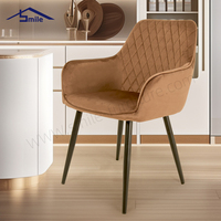 Chaise de salle à manger moderne en velours avec pieds en métal noir, revêtement durable pour la maison et la restauration