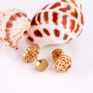 Boucles d'oreilles personnalisables plaquées or 18 carats en forme de rose, à visser, en acier inoxydable, pour femmes et jeunes filles - Product Image 5