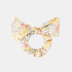 Coleteros de Tela Multicolor con Diseño Floral Amarillo de Moda para Mujer - Product Image 4