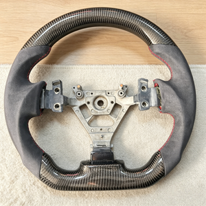 Volant en fibre de carbone avec poignée en Alcantara pour <span class=keywords><strong>Nissan</strong></span> 350Z Z33 <span class=keywords><strong>370Z</strong></span> Z34 Vente directe d'usine Pièces de modification intérieure de voiture - Product Image 1
