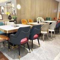 Offre Spéciale prix de gros Restaurant Mobilier moderne Table en bois Cabine et rotin Salle à manger Chaise Ensemble