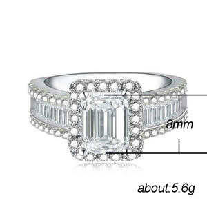 Anello Quadrato di Lusso per Donne, Gioiello da Dito con Accenti Eleganti, Accessorio per Feste e Appuntamenti - Product Image 5