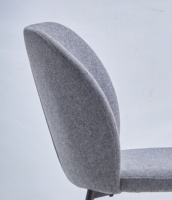 Chaise de salle à manger portable minimaliste contemporaine 2025 en tissu gris entièrement rembourrée pour la maison, le bureau et les salles à manger