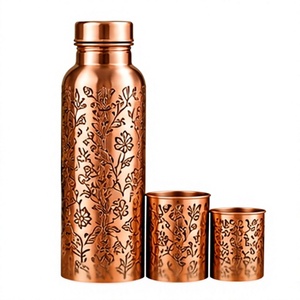 Botella de Agua de Cobre Botánica Hecha a Mano con Tapa y Juego de 2 Tazas, Grabado Floral, Ecológica - Product Image 1