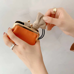 Porte-monnaie rétro mini transfrontalier, portefeuille court pour femme avec fermoir, en cuir PU couleur bonbon, pochette à monnaie, vente en gros. - Product Image 4
