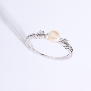 Anillo de Plata S925 con Perla de Agua Dulce, Doble Aro y Circonita Cúbica, un Elegante Diseño de Joyería para Mujer - Product Image 2