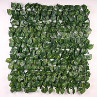 Grillage décoratif extérieur extensible et enroulable en forme d'obélisque, écran conique en plastique extensible Vigoro pour la maison (Home Depot)