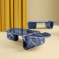 Table basse en marbre organique de luxe Dream Home, plateau asymétrique courbé, table centrale en pierre design pour résidence haut de gamme
