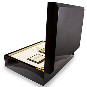 กล่องนาฬิกาไม้ทรงสี่เหลี่ยมผืนผ้าสีดำ MDF 25x18.5x8 ซม. กล่องบรรจุภัณฑ์เครื่องประดับ MH-1256 - Product Image 2