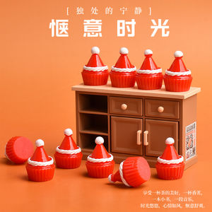 Cabujón de resina plano con diseño de cupcake rojo estilo navideño para decoración hecha a mano de miniaturas de pasteles, dijes de resina, horquillas y fundas de teléfono - Product Image 2