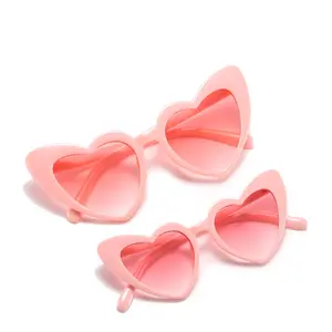 Gafas de sol con forma de corazón para niños y mujeres, traje con forma de amor, pasarela, Juego de 2 uds., 1 Juego, nueva tendencia