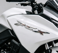 Emblème 3D en PVC souple, entièrement coloré, imperméable, résistant aux UV, autocollant personnalisé en forme de logo, autocollant pour accessoires de voiture et de SUV