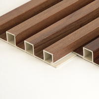 Panneau de décoration murale en PVC à lamelles 3D d'intérieur imperméable nécessitant peu d'entretien et facile à installer Panneau mural cannelé en WPC pour la décoration de la maison