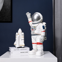 Sculpture d'astronaute en résine de conception moderne populaire, grande taille, statue d'astronaute, pièce de décoration pour fenêtre