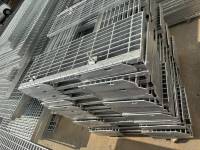 Vente chaude Matériaux de construction métalliques Marche d'escalier en acier extérieur Plateforme de sol Grille en acier galvanisé Grille pour la construction