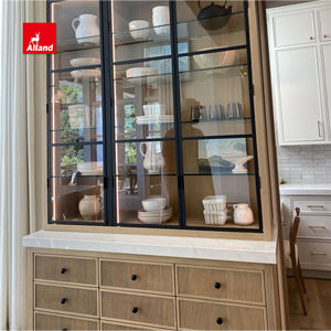 まばゆい白オーク材のインセットキャビネット、ウォルナット製スリムシェイカーポケットドア、パネル対応キッチン冷蔵庫、アルミガラスドア付き - Product Image 6