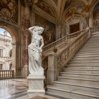 Sculpture de Musée Classique en Marbre Blanc Personnalisée - Œuvre d'Art en Pierre pour Galeries et Exploitations de Luxe