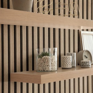Panneau mural en bois rainuré Madera, panneau mural décoratif intérieur en PVC, panneau mural rainuré WPC, vente en gros - Product Image 6