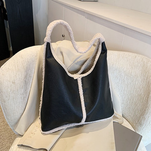 2024 nuova borsa Tote in finto <span class=keywords><strong>Shearling</strong></span> di nicchia retrò carina da <span class=keywords><strong>donna</strong></span> con chiusura a cerniera con cerniera estiva fodera in pelliccia alla moda integrata - Product Image 6