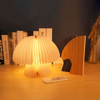 Nouvelles idées de produits 2025 16 couleurs télécommande d led veilleuse table en bois champignon lampe méduse lumière lampe rechargeable