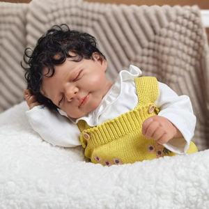 Muñeca realista de 18 pulgadas <span class=keywords><strong>con</strong></span> <span class=keywords><strong>ojos</strong></span> <span class=keywords><strong>cerrados</strong></span>, cuerpo de vinilo <span class=keywords><strong>con</strong></span> traje de tela, la más nueva muñeca recién nacida para niñas - Product Image 4