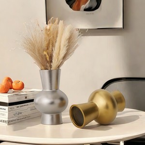 Vaso Vintage di alta qualità in <span class=keywords><strong>ceramica</strong></span> di <span class=keywords><strong>grandi</strong></span> <span class=keywords><strong>dimensioni</strong></span> placcato oro opaco finitura alta a forma di mano di lusso decorazione per la casa uso all'ingrosso - Product Image 2