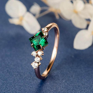 Anillo de Compromiso de Plata de Ley 925 Chapado en Oro Rosa con Diseño Delicado y Gema de Esmeralda - Product Image 5