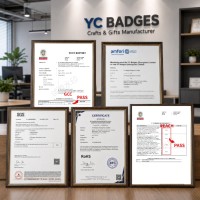 Individuelles Logo Auto-Gummiuntersetzer Rutschfeste Unterlage 2D Geprägte PVC-Untersetzer für Getränke Silikon-Tassenuntersetzer