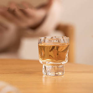 <span class=keywords><strong>Verre</strong></span> <span class=keywords><strong>à</strong></span> shot classique personnalisé style origami, mini <span class=keywords><strong>verre</strong></span> <span class=keywords><strong>à</strong></span> vin sculptural créatif <span class=keywords><strong>à</strong></span> <span class=keywords><strong>pied</strong></span> bas et épais, 60 ml, multicolore - Product Image 5