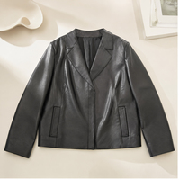 Veste en cuir de mouton pour femme avec col en V et revers crantés