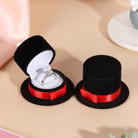 Dessin animé rouge chapeau haut de forme style créatif boîte à bagues bijoux accessoires pendentif flanelle boîte d'emballage