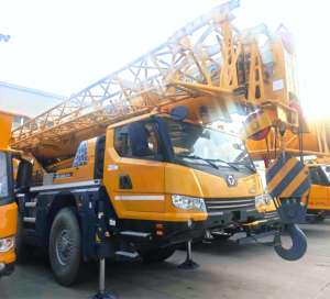 XCMG XCA60_EV Derek Truk Hidrolik Bergerak Segala Medan Bekas 60 Ton dengan Pengangkat dan Emisi Nol - Product Image 4