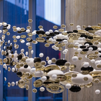 Lustre suspendu LED en verre artistique personnalisé en forme d'œuf, avec télécommande et contrôle par application mobile, idéal pour hôtels, centres commerciaux, cafés et couloirs