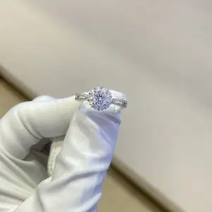 금석 사용자 정의 18K 솔리드 화이트 골드 0.55ct 라운드 컷 랩 성장 다이아몬드 헤일로 약혼 반지