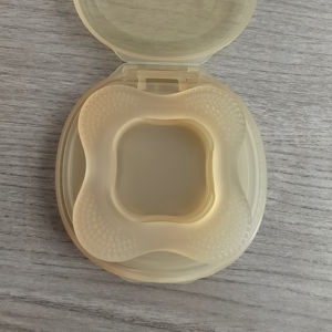 <span class=keywords><strong>Mordedor</strong></span> de Silicona Líquida Cuadrado Personalizado al por Mayor, Paquete de 2 para Bebés Antes y Después de la Dentición con Caja Portátil a Prueba de Polvo - Product Image 1