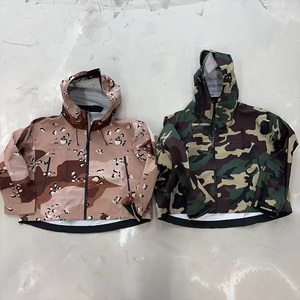 WT Giacca a Vento Streetwear Mimetica Personalizzata da Uomo con Cappuccio e Zip in Poliestere e Nylon - Product Image 2