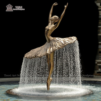 Statue de ballerine en laiton d'art public personnalisée, fontaine à jupe d'eau, sculpture de danseuse de ballet en bronze